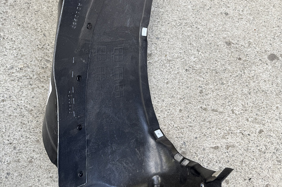 Подкрылок передняя часть Audi A4 2015- Левый (Тайвань)